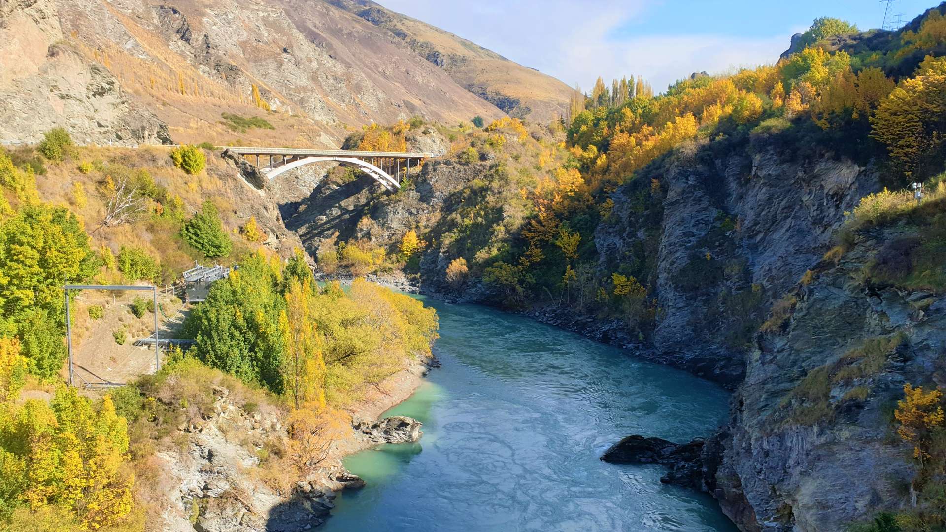 Discover the tranquil Kawarau Gorge.